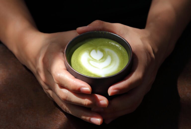 Matcha Tea Benefits – The “It” Drink for Radiant Skin and Overall Wellness